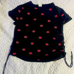 Black tee with red roses